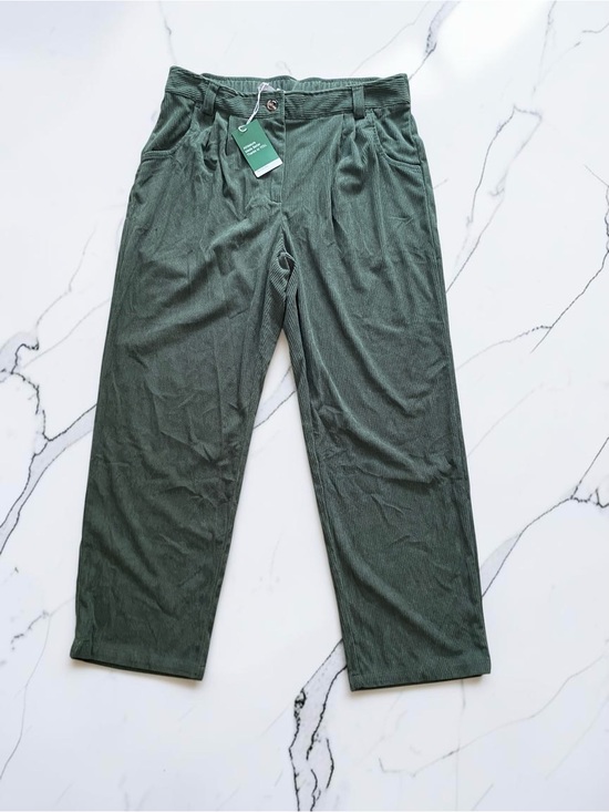 HALARA Pants - Mid Rise Zipper Pocket Plus Size Corduroy Casual Pants in Icy Bamboo Green